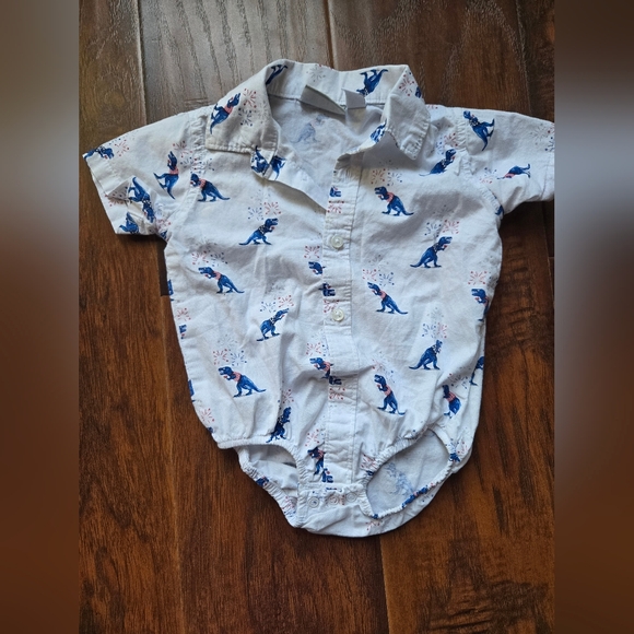 The Children's Place Other - 🏖 Children's Place 100% Cotton Collared Button Down Bodysuit/onesie Dino 3-6m